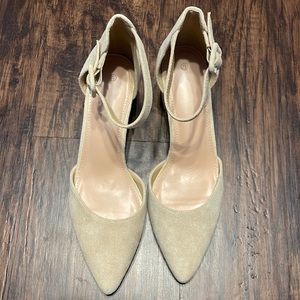 Suede Pointed Toe Ankle Strap Block Heel Dress Shoe. Size 7.5 NWB